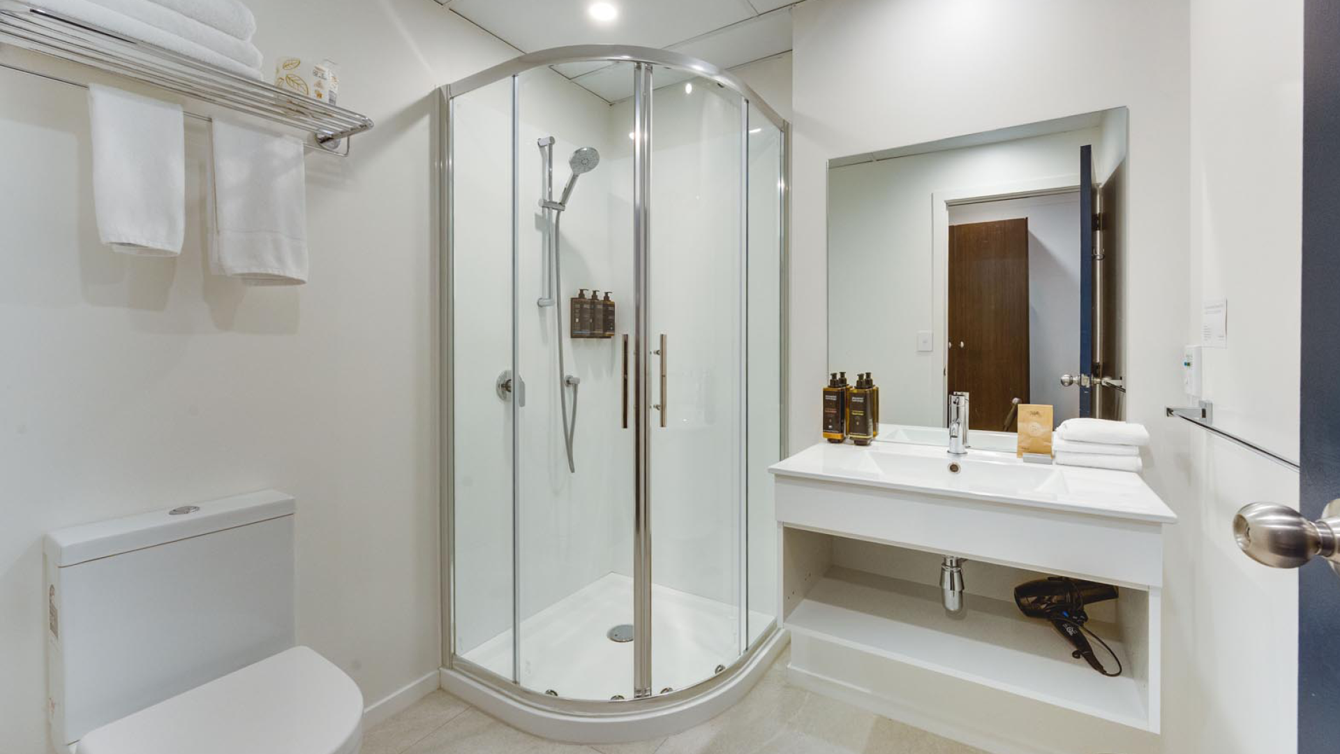 Superior Queen Bathroom